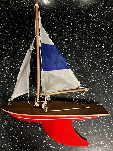 Pond yacht red hull - yacht,